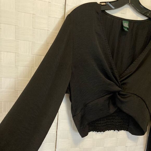 Black crop top Medium - Picture 4 of 7